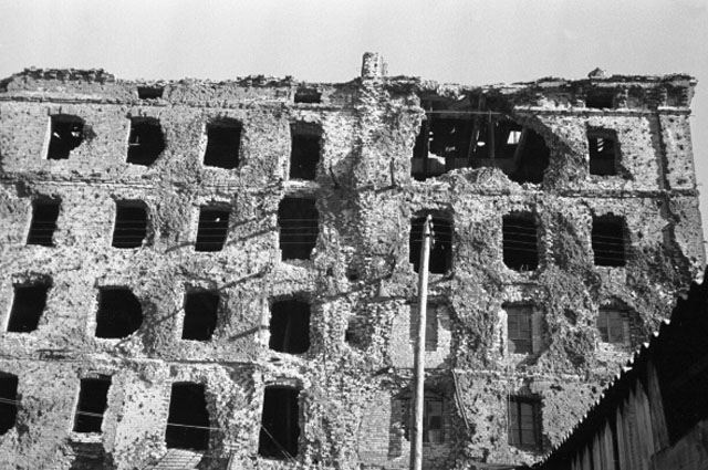 Разрушенный дом Павлова в Сталинграде, в котором во время Сталинградской битвы держала оборону группа советских бойцов. 