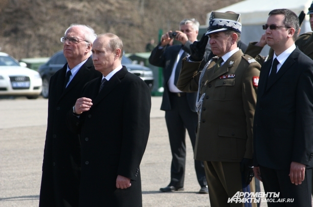 Владимир Путин на месте крушения самолёта польского президента Леха Качиньского