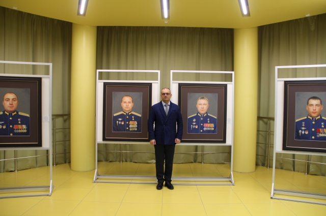 Создание портретов героев потребовало от художника Владимира Янаки серьезной концентрации сил – работа продолжалась около полутора лет.