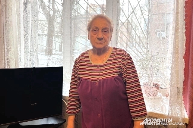 У того самого окна.