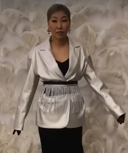 Сэсэг Буинова.