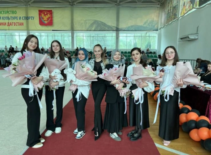 Тренер Мария Стародубцева также благодарит за поддержку Управление спорта, туризма и работы с молодежью города Махачкалы