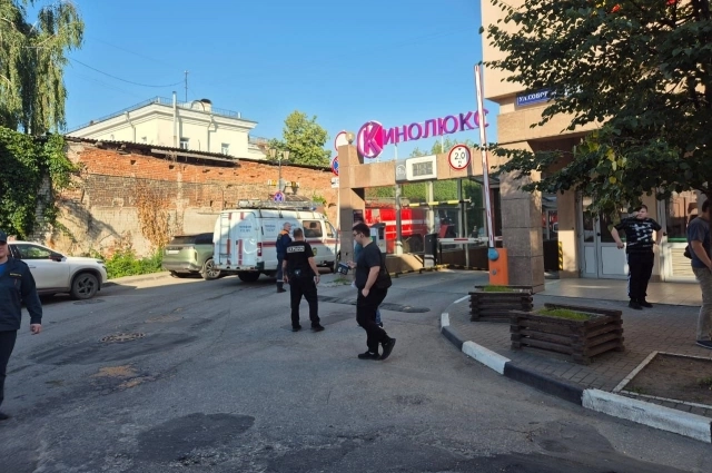 Один человек погиб на месте, трое доставлены в ОКБ, один попал в травмпункт.