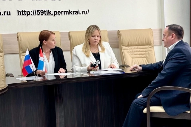 Олег Постников в избиркоме.