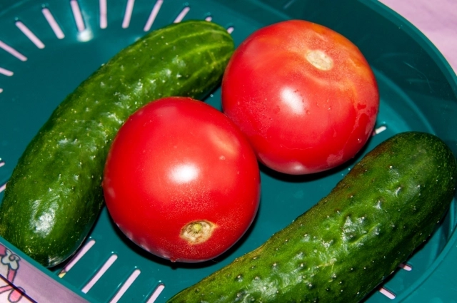 Перед хранением овощи нужно помыть и просушить.