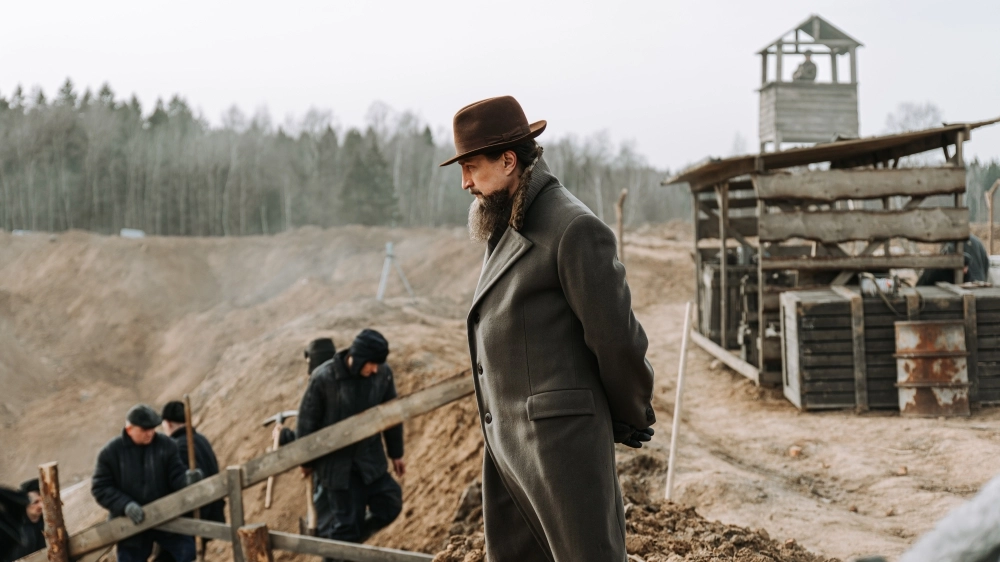 Юрий Чурсин (справа) в роли Игоря Курчатова.