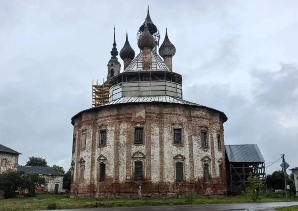 Казанская церковь - жемчужина села.