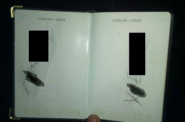 Полицейские написали в паспорте дворника ругательные слова.