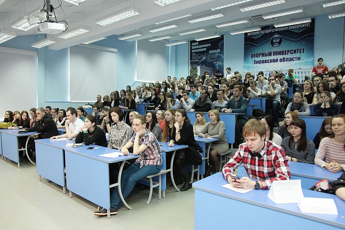 400 кировских студентов познакомились с принципами составления проектов.