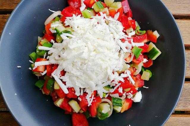 Салат с огурцами и помидорами рецепт