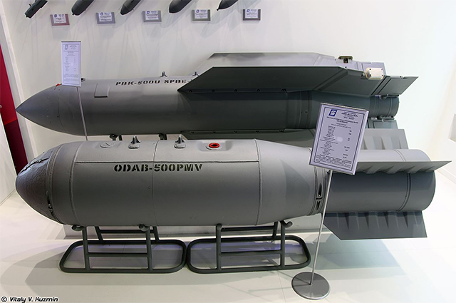 Бомбовая кассета ПБК-500У СПБЭ-К (Россия) и авиационная бомба объёмного взрыва ОДАБ-500ПМВ (Россия)