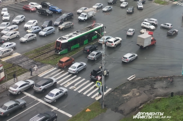 На перекрестках возникли пробки.