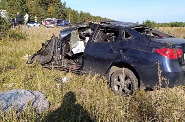 Двое в легковушке погибли на месте.
