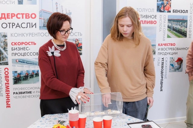 После диктанта для участников провели лотерею с призами.