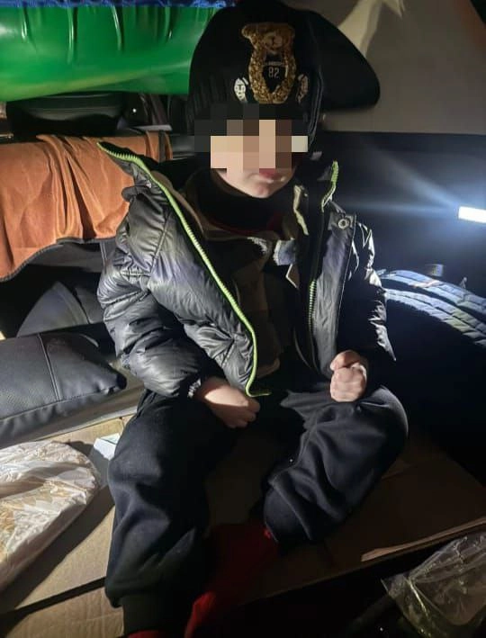 Мальчик, которого спасли из тонущего такси