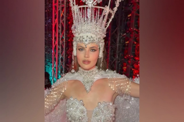 Яковенко в финале конкурса красоты.