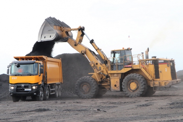 Новые самосвалы задействованы в перевозке угля на междуреченских предприятиях компании.