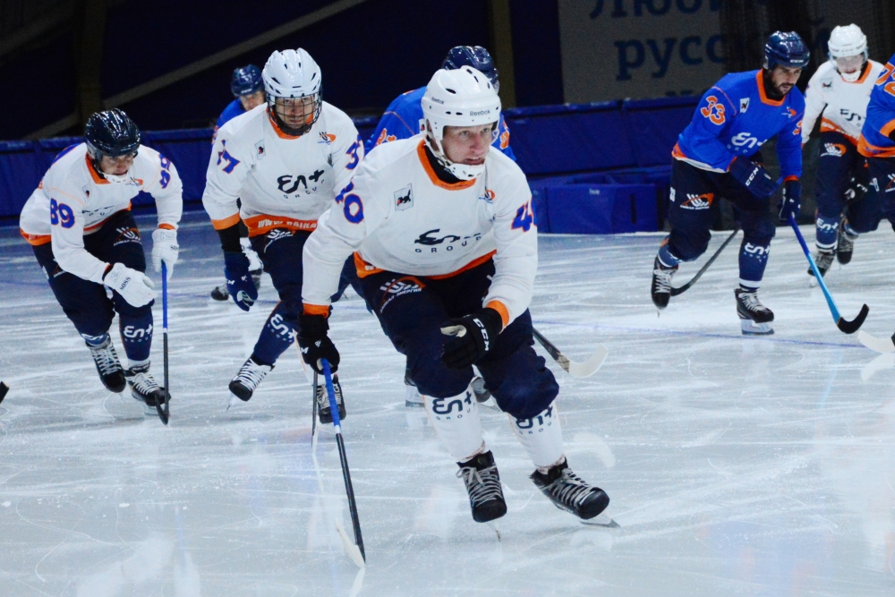 Первым стартом в новом сезоне для бело-синих станет групповой этап Кубка России по хоккею с мячом.