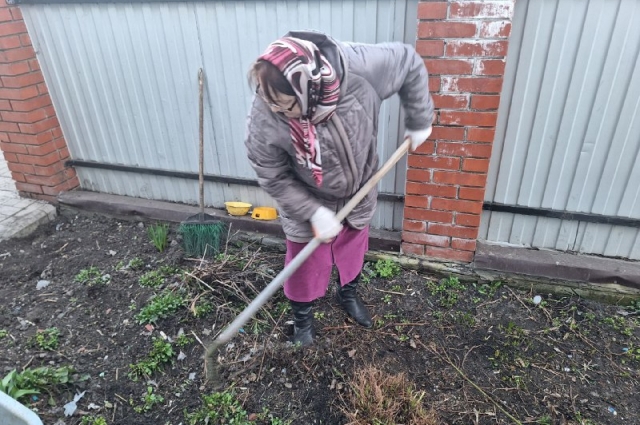 На даче нужно хорошенько убраться.