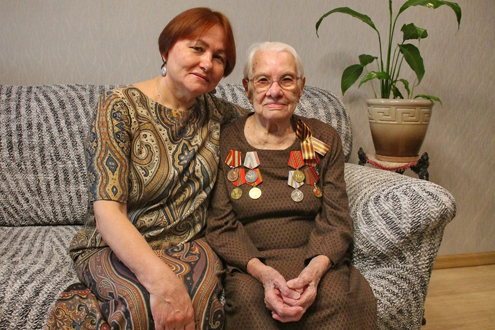 Клавдия Вольхина с дочерью Натальей Мазуровой.