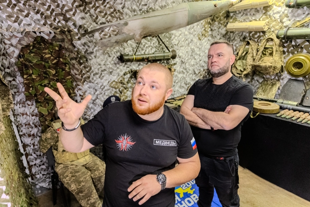 Общественники Дмитрий (слева) и Игорь (справа) участвовали в спецоперации, а теперь помогают ветеранам боевых действий.