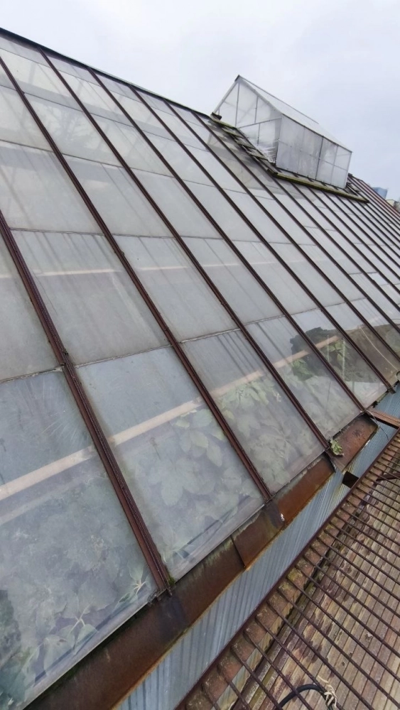 Кровлю уже перестраивали. Однако это необходимо сделать вновь. 