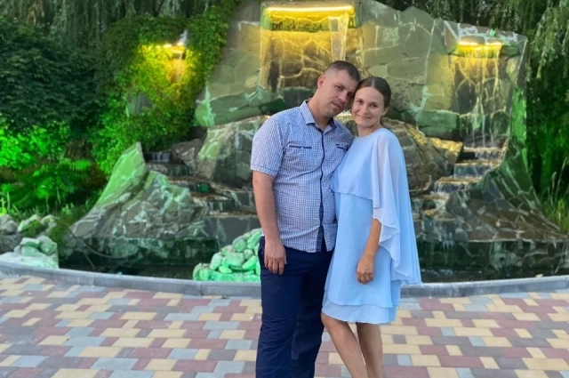 Илья Крюков помог Юле встретиться с ее родителями — удивительно быстро он смог найти сведения, которые не удавалось отыскать на протяжении 20 лет. 