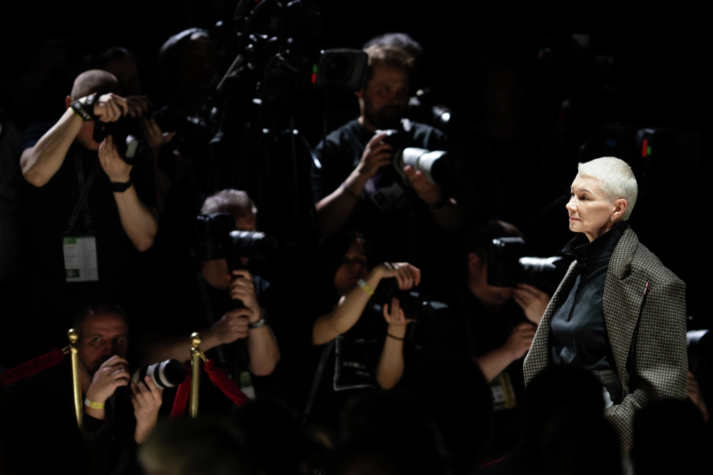 Навыки дефиле женщины получили на занятиях «Королевская осанка» в проекте «Московское долголетие».