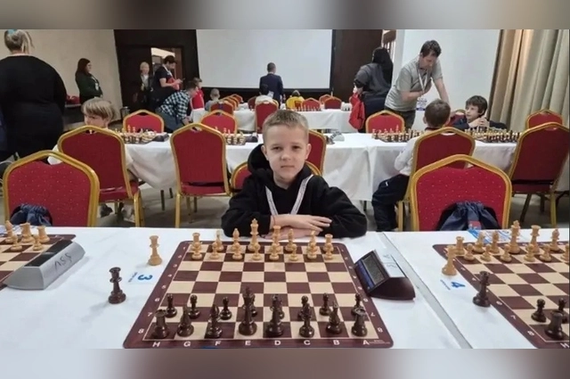 Миша увлекся шахматами в четыре года.