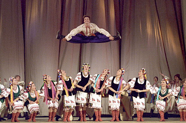 Украинский танец в исполнении ансамбля народного танца под руководством Игоря Моисеева