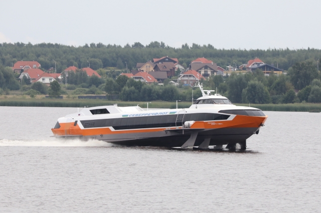 Новые суда на подводных крыльях «Валдай» продолжают «летать» по Волге.