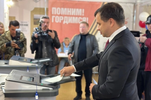 Игорь Вагин на избирательном участке.