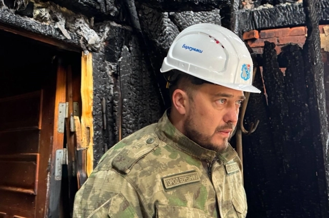 Вместе с жильцами дом осмотрел глава Березников.