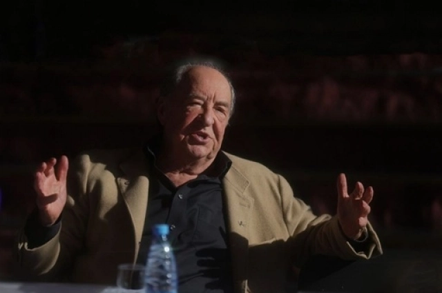 Планы художественного руководителя Ефима Звеняцкого как всегда грандиозные.