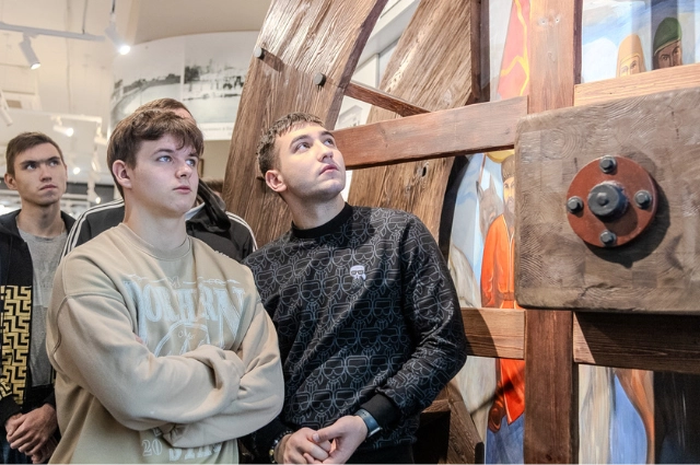 Видели «жёлтого карлика». Студенты убедились в многогранности истории Урала