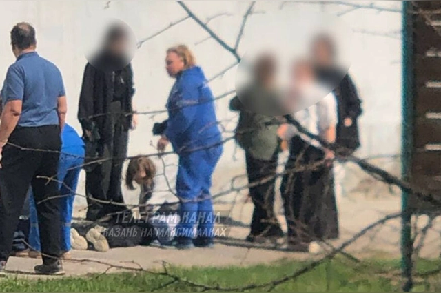 Мальчик выпал с третьего этажа.