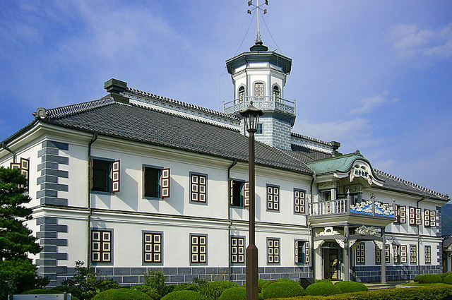 Школа Кайти — старейшая начальная школа в Японии.