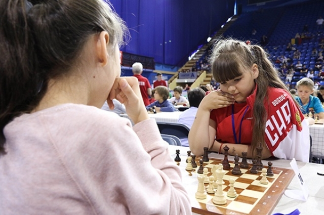 Вероника Шубенкова успешно соперничает с шахматистками постарше.