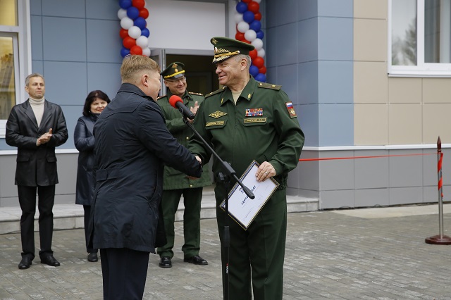 Вячеслав Григорьев подарил сертификат на технику.
