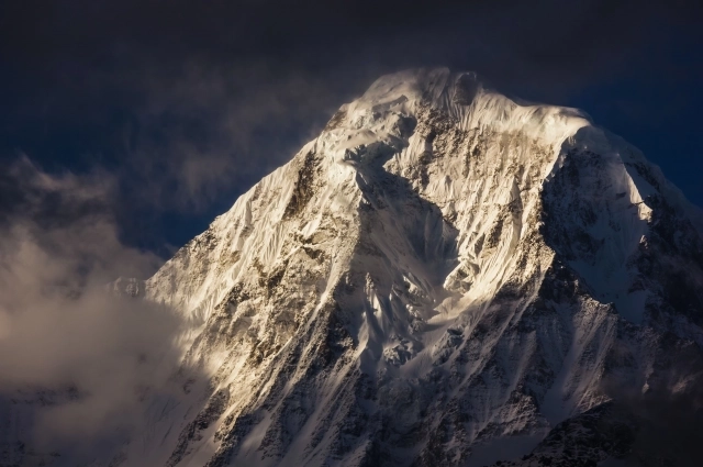 Ежегодно в горах умирают сотни человек.
