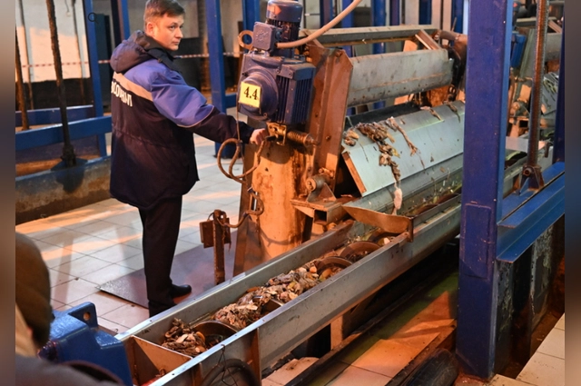 Только с января по октябрь из городской канализации извлекли 2,7 тысячи кубометров отходов, а ежедневно фиксируется до 300 засоров.