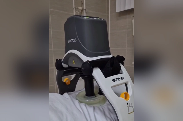 В условиях длительной реанимации именно качество компрессий становится критически важным фактором, напрямую влияющим на сохранность функций мозга.