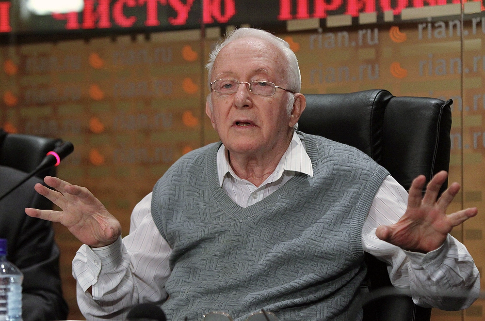 Рой Медведев.