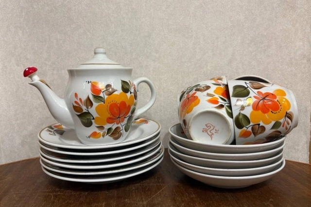 Чайные сервизы считались достойным подарком.