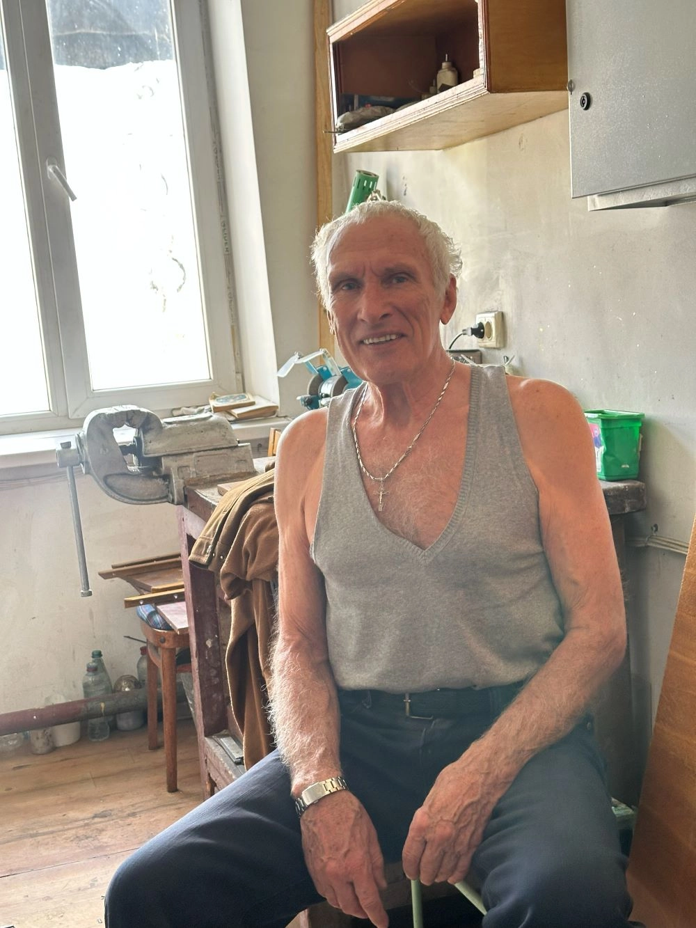 Местный гид Дед Гена, который снимает обзоры на разные исторические локации родного города.