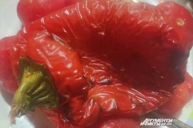 Шкурка с овощей после гриля снимается без усилий. Совсем.