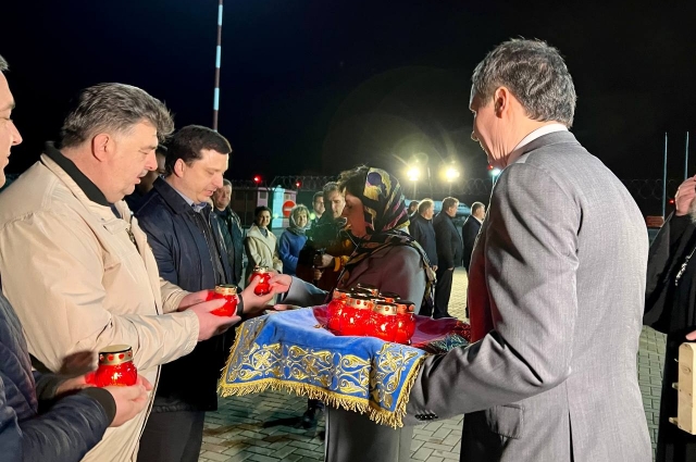 Так встречали Благодатный огонь в Белгородской области в прошлом году.