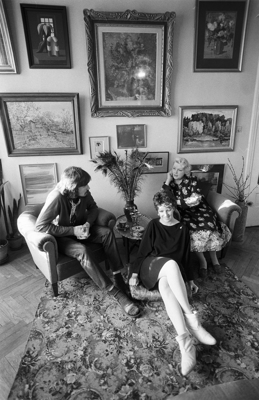 1984 г. Актриса Вия Артмане с дочерью Кристиной (в центре) и сыном Каспарсом.