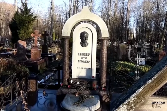 Могила авторитета на петербургском кладбище