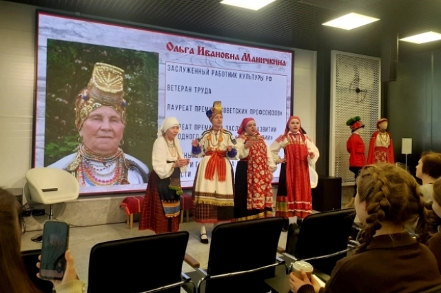 Коллектив состоит из четырёх сотрудниц музея.